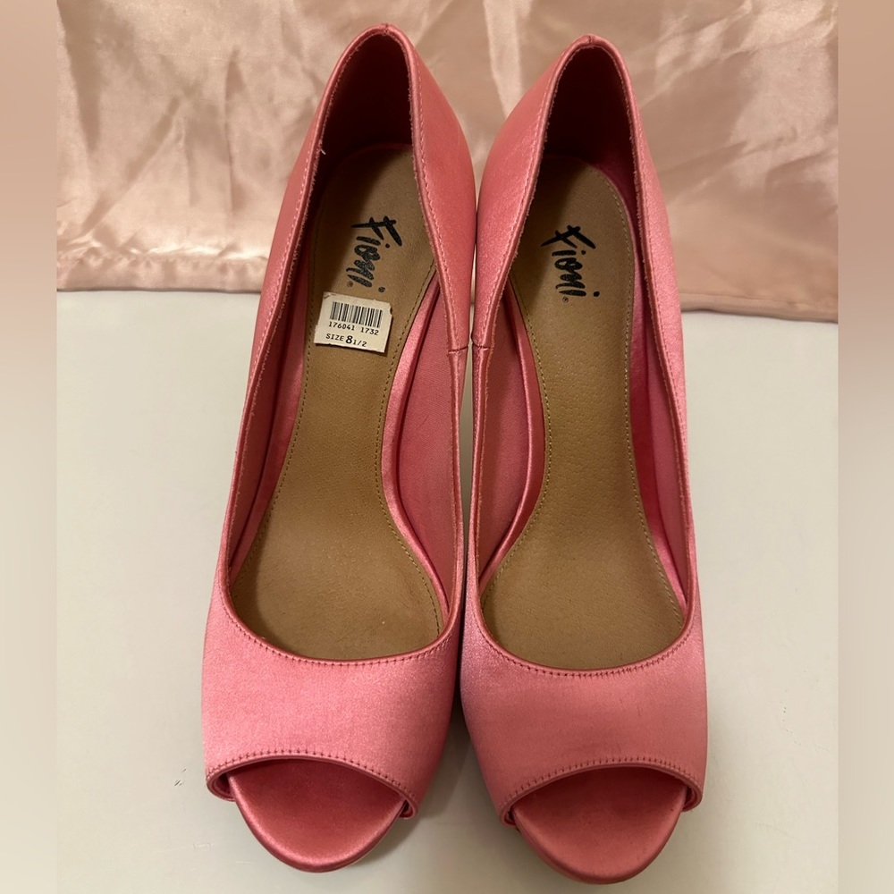 Fioni open-toed satin pink heels size 8.5
